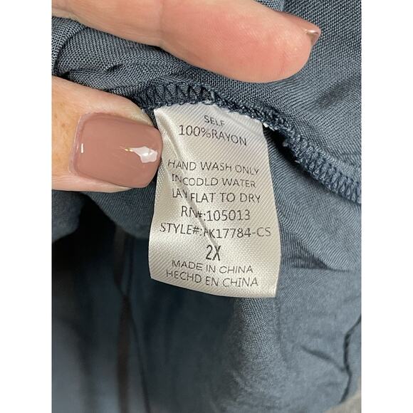 Savanna Jane Top Women's 2X Blue White Embroidered Floral - Picture 5 of 12